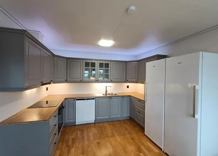 Spacious And Fully Equipped 5 Bedroom House With Free Parking